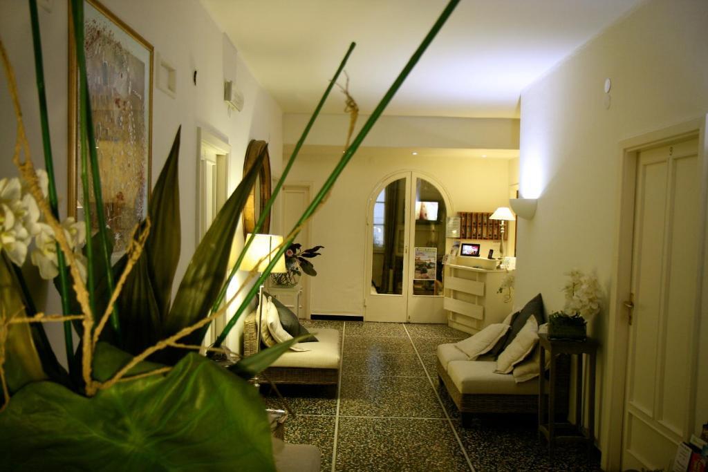 Hotel Gabbiano Alassio Buitenkant foto
