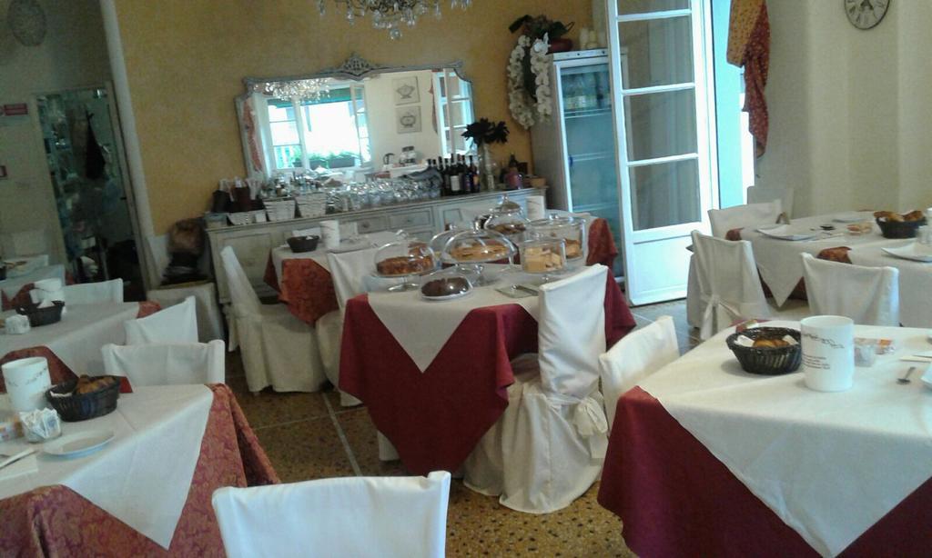 Hotel Gabbiano Alassio Buitenkant foto